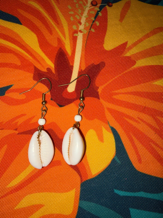 Boucles d’oreilles Cauries : Simplicité intemporelle