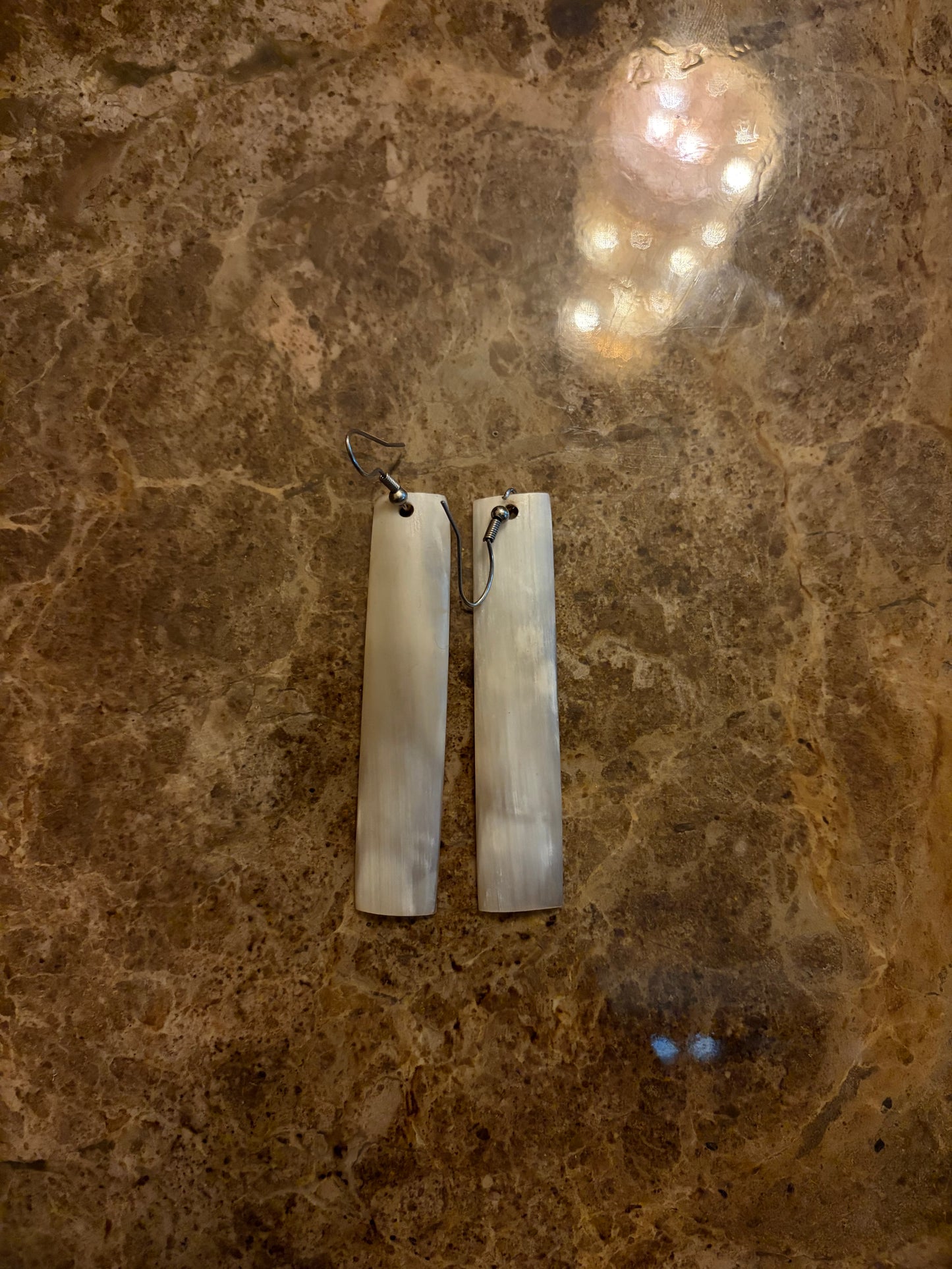 Boucles d’oreilles artisanales en os & corne : Bangui 🇨🇫